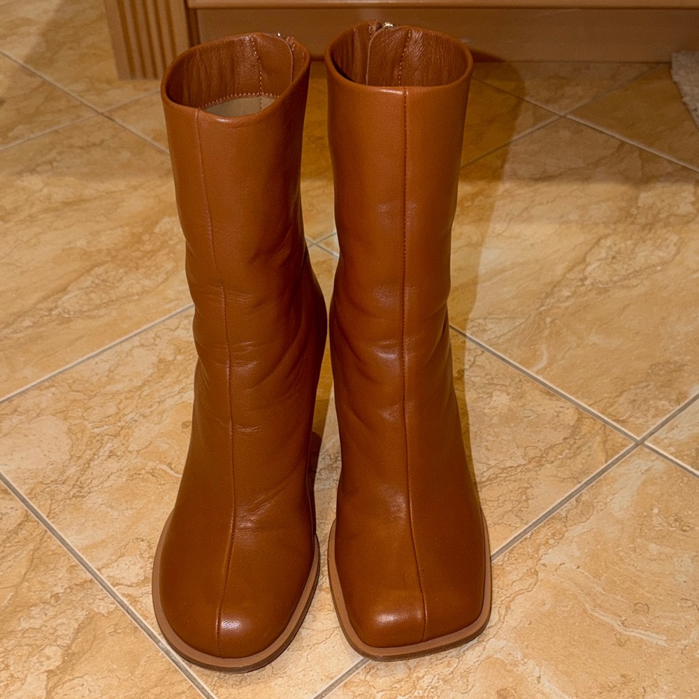 Jacquemus Tan Leather Heeled Boots
Made in Italy
